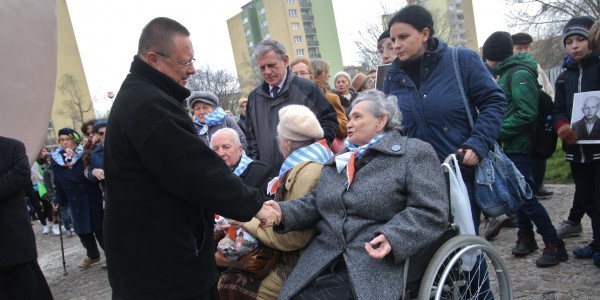 Abp Grzegorz Ryś wśród Ocalonych