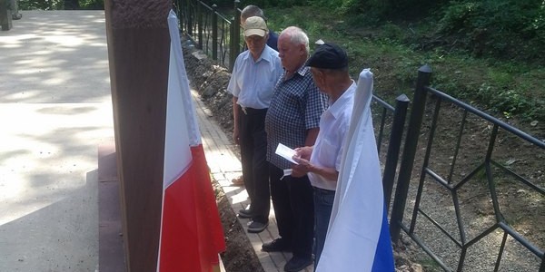 W dniu 5 lipca 2020 roku, członkowie Zarządu Gminy Chrześcijańskiej udali się na Hałbów, gdzie oddali cześć pomordowanym Żydom żmigrodzkim. Prezes Zarządu - Pan Zdzisław Senczak odmówił w imi
