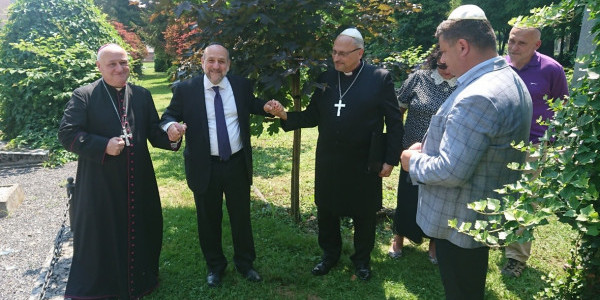 Bez mediów i zapraszanych gości. Tak po prostu, po ludzku, po przyjacielsku na wspólną modlitwę za spokój zmarłych spotkali się