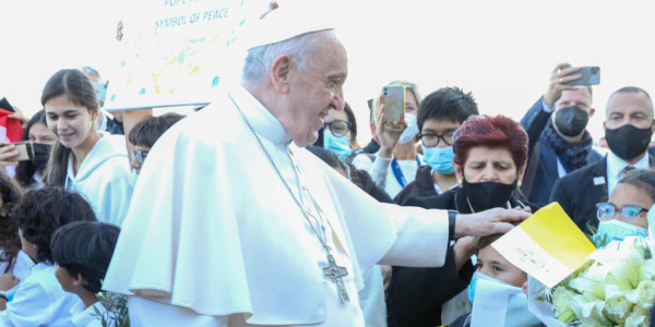 Przywitanie papieża Franciszka 2 grudnia 2021 r. na lotnisku w Nikozji. Fot. pio.gov.cy