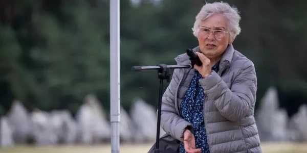 Ada Willenberg na obchodach rocznicy powstania w Treblince, 2021 r. Fot. Alicja Szulc (ŻIH)