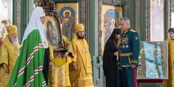 Patriarcha Wszechrusi Cyryl i minister obrony Rosji Siergiej Szojgu na uroczystości inaugurującej działalność Głównej Katedry Sił Zbrojnych Federacji Rosyjskiej w Kubince w obwodzie moskiewsk