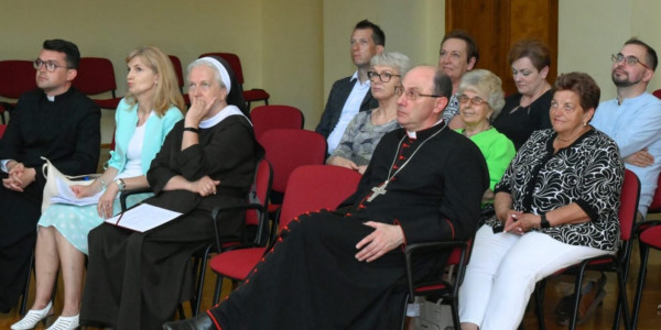 Abp Wojciech Polak podczas etapu diecezjalnego synodu w archidiecezji gnieźnieńskiej. Fot. Archidiecezja.pl