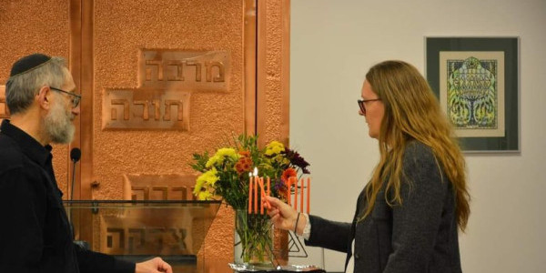 Two co-chairs of PL CCJ ( PRChiŻ)lighting candles.