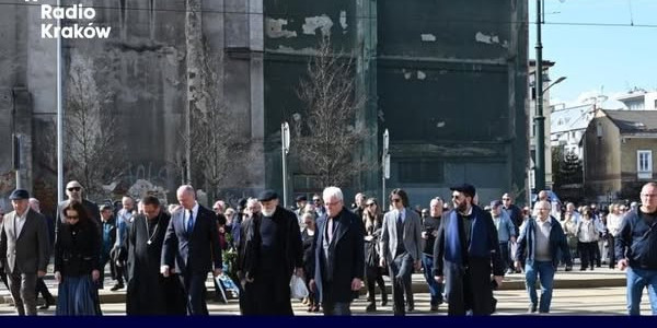 Kard. Grzegorz Ryś podczas Marszu Pamięci. fot: Marek Lasyk