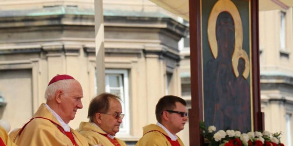 Biskup Ignacy Dec i o. Tadeusz Rydzyk podczas Pielgrzymki Rodziny Radia Maryja, 9 lipca 2017 roku na Jasnej Górze. Fot. BPJG / Marek Kępiński