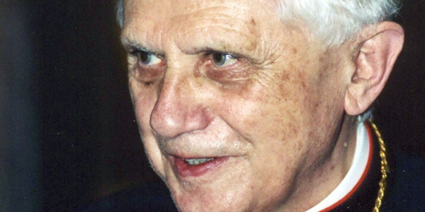 Kardynał Joseph Ratzinger, 2001 r. Fot. Manfredo Ferrari / Wikipedia