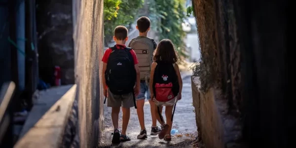 Israeli kids wearing school bags. (photo credit: YONATAN SINDEL/FLASH90)